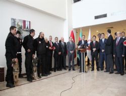 images/haber_resimleri/dedetor_kopek_egitmene_odul.jpg